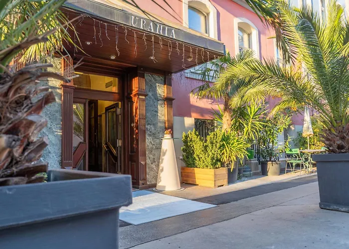 Urania Hotel 3*