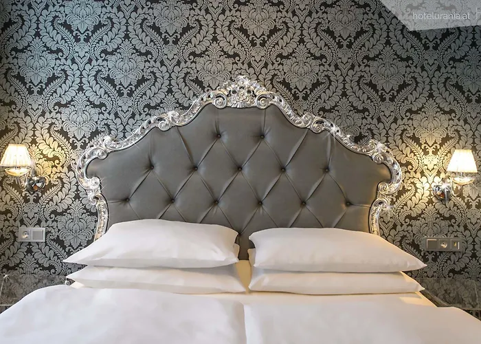 Urania Hotel