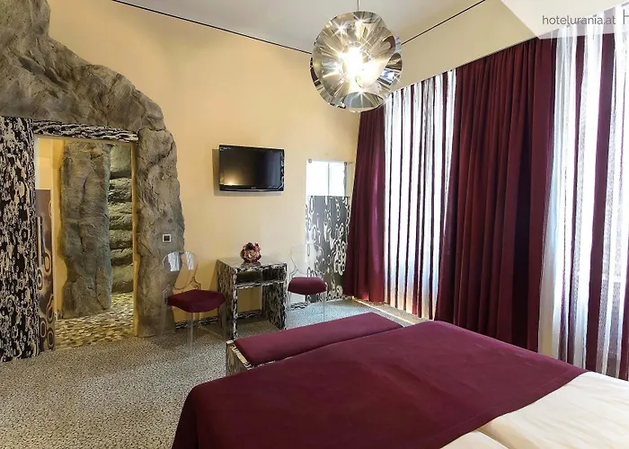 Hotel Urania 3*