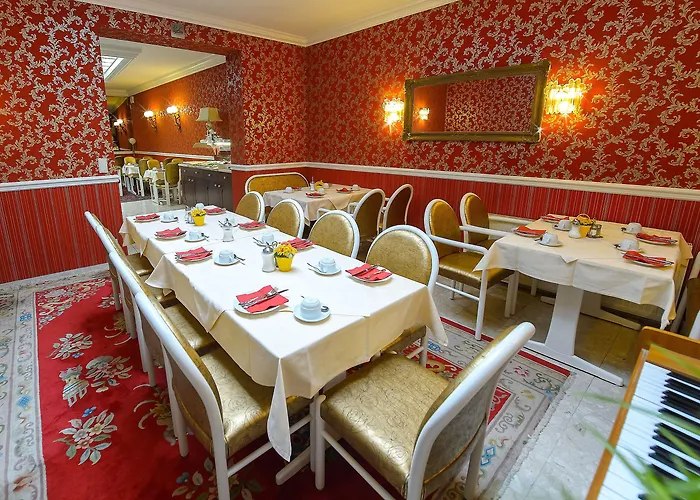 Hotel Urania 3*